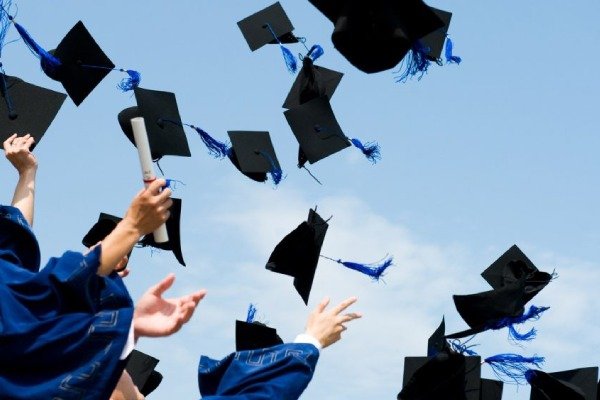 8 Best Scholarships for Undergraduate Studies Abroad